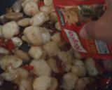 Foto langkah ke 5 dari resep Tumis Bakso Ayam.