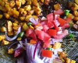 লাল সবুজ ক্যাপ্সিকাম রেসিপির ধাপ 3 ছবি