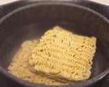 รูปขั้นตอนการทำที่ 1 ของ ผัดมาม่าต้มยำ เส้นหนึบ🍜