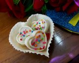 হার্ট শেপ হোয়াইট চকলেট (Heart shaped white chocolate recipe in Bengali) রেসিপির ধাপ 5 ছবি