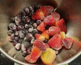 Foto del paso 1 de la receta: Mermelada casera de Frutilla y Arándanos 🍓🫐