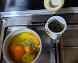 Une image de l'étape 3 de Tisane écorce de mandarine, verveine et miel 🍊🍃🍯 antigaspillage.