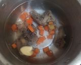 Foto langkah ke 3 dari resep Sup Tulangan Ayam Wortel Pasta.