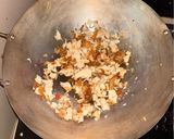 Foto langkah ke 4 dari resep Nasi Goreng Ayam KFC.