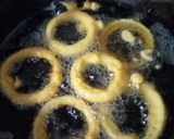 A picture of step 4 of Onion Ring Pakora.