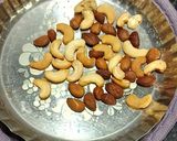 A picture of step 2 of Makhana Dry Fruits Chiwda.
