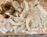 Hình bước làm 1 của món Canh nấm nấu mọc