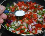Foto del paso 2 de la receta: Huevos Turcos con Sofrito de Morrón y Albahaca