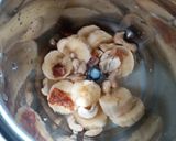 A picture of step 2 of Banana Dry Fruit Smoothie.