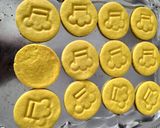 Une image de l'étape 4 de Biscuits jaune à le fleur d'oranger.