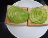 Hình bước làm 3 của món Avocado Sandwich