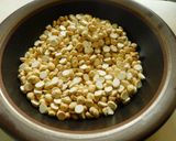 A picture of step 1 of Roasted chana dal laddu.