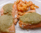 Foto del paso 8 de la receta: Salmón con vinagreta de alcaparras y miel con langostinos al ajillo