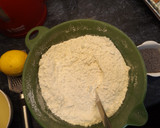 Foto del paso 1 de la receta: Bizcocho otoñal de yogur y limón