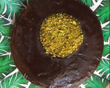 Foto del paso 11 de la receta: Tarta de queso light con gelatina de chocolate y pistachos