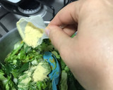 Foto del paso 3 de la receta: Ensalada caliente de sobritas