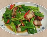 รูปขั้นตอนการทำที่ 4 ของ ผัดคะน้าหมูกรอบ