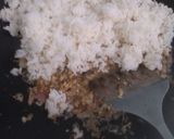 Gambar langkah 2 resipi Nasi goreng ikan semalam.