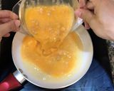 รูปขั้นตอนการทำที่ 3 ของ ต้มยำไข่เจียวหมูสับ ลองดูมั้ย แซ่บลืมแน่นอน