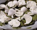 Foto del passaggio 3 della ricetta Parmigiana di melanzane bianca, con pesto alle mandorle e bufala