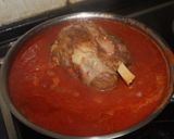 Foto del paso 5 de la receta: Codillo precocinado con salsa de tomate