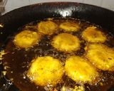 A picture of step 9 of Aloo bonda.
