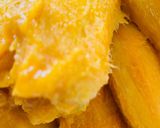 A picture of step 1 of Fajeto (Mango pulp soup).