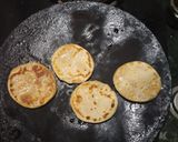 કોઈન પીઝા (Coin Pizza Recipe in Gujarati) રેસીપી સ્ટેપ3ફોટો