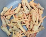 Hình bước làm 1 của món Chân gà ngâm kiểu Thái