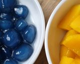 Hình bước làm 4 của món Chè xoài hoa đậu biếc