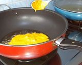 Foto langkah ke 3 dari resep Kwetiau Goreng Jamur Pedas.