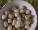 Foto langkah ke 1 dari resep Cimol bawang daun simple.