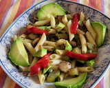Foto del paso 8 de la receta: Salteado de calabacín, champiñones y macarrones con aguacate