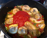 Foto del paso 2 de la receta: Pollo en salsa