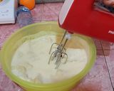 Foto langkah ke 3 dari resep Muffin Singkong susu.