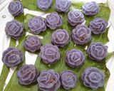 A picture of step 24 of Khanom Chor Muang (Stuffed Flower-Shaped Dumplings).