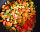 Foto del paso 1 de la receta: 🥘GUISITO 🫕 DE ARROZ 🍚,ARVEJAS PARTIDAS🥙, LENTEJAS🥙Y VERDURAS 🧄🧅🫑🥕🥬🥘🍷🥙