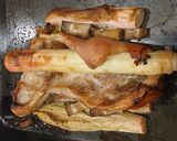 Foto del paso 2 de la receta Cocina de subsistencia: Corteza de Cerdo y Puerro asadas