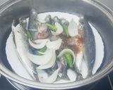 Hình bước làm 2 của món Cá nục hấp cuốn bánh tráng