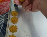 Foto langkah ke 3 dari resep Kue Semprit Chocochip.