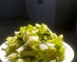 A picture of step 1 of Green salad.