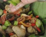 Foto langkah ke 5 dari resep Garang Asem Ayam Tanpa Bungkus.