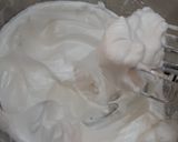 A picture of step 4 of Two way fluffy vanilla cake.