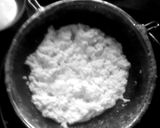 A picture of step 3 of Moongdal chilla.