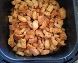 Foto del paso 3 de la receta: "Chips" de pan duro en Airfryer