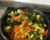 Foto del paso 5 de la receta: Brócoli salteado con espaguetis de calabacín