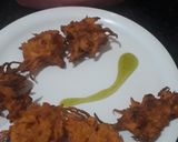 A picture of step 2 of Schezwan onion pakora.