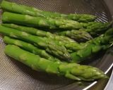 A picture of step 2 of Smoked salmon and asparagus omelette.