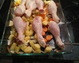 Foto del paso 4 de la receta: Muslitos de pollo con patatas, zanahorias y champiñones