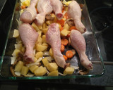 Foto del paso 4 de la receta: Muslitos de pollo con patatas, zanahorias y champiñones